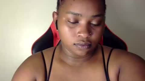 Snapshot of african001 chatting on 10.21.25 stella online show from 10.21.25
