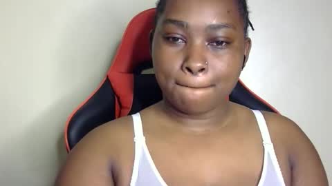 Snapshot of african001 chatting on 11.30.25 stella online show from 11.30.25