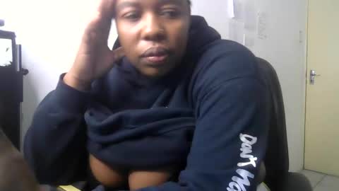 Snapshot of africanbusty chatting on 09.29.25 ONLYFAN-Africanbusty online show from 09.29.25