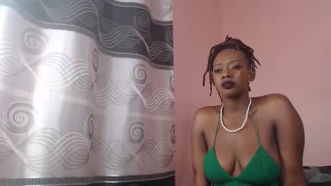 Snapshot of africanmidnightaura chatting on 11.02.25 africanmidnightaura online show from 11.02.25