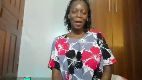 Snapshot of afro_pop chatting on 11.02.25 Leah online show from 11.02.25