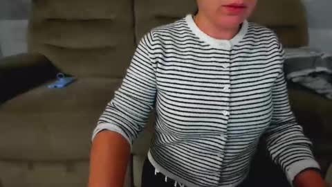 Snapshot of afrodisiacaly chatting on 11.30.25 afrodisiacaly online show from 11.30.25