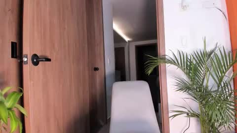 Snapshot of afroditaroy chatting on 09.29.25 AfroditaRoy online show from 09.29.25