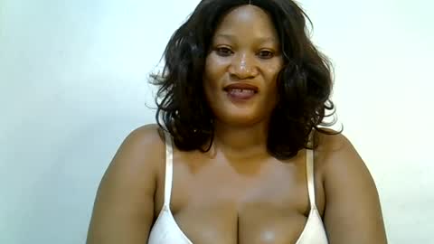 Snapshot of afronubians chatting on 06.15.26 afronubians online show from 06.15.26