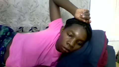 Snapshot of afronubians_ chatting on 02.05.25 pink and josphen online show from 02.05.25