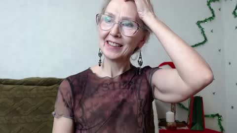 Snapshot of agatha_moore_ chatting on 12.14.24 Agatha online show from 12.14.24