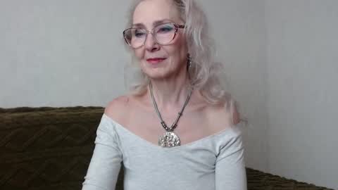 Snapshot of agatha_moore_ chatting on 02.10.25 Agatha online show from 02.10.25