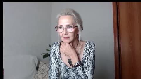 Snapshot of agatha_moore_ chatting on 09.17.25 Agatha online show from 09.17.25
