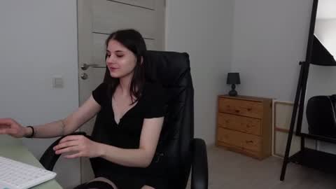 Snapshot of agelina_summer chatting on 01.04.25 Agelina Lilly Laura online show from 01.04.25