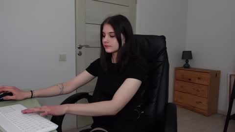 Snapshot of agelina_summer chatting on 01.05.25 Agelina Lilly Laura online show from 01.05.25
