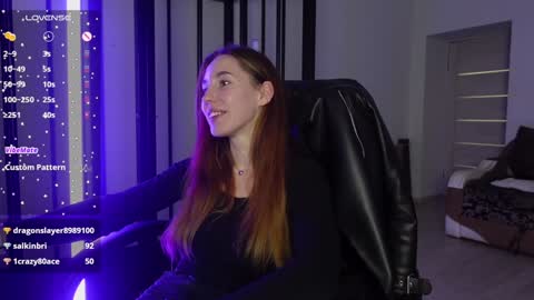 Snapshot of agelina_summer chatting on 01.10.25 Agelina Lilly Laura online show from 01.10.25