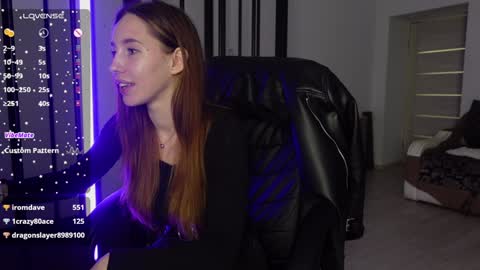 Snapshot of agelina_summer chatting on 01.10.25 Agelina Lilly Laura online show from 01.10.25