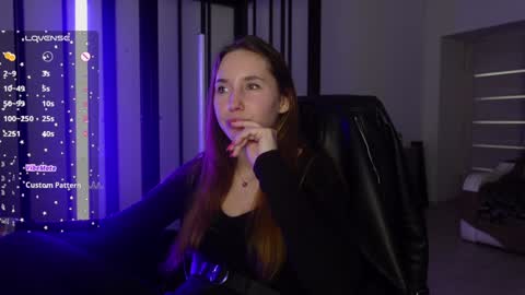 Snapshot of agelina_summer chatting on 01.12.25 Agelina Lilly Laura online show from 01.12.25