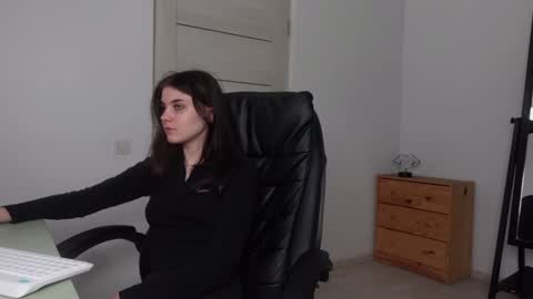 Snapshot of agelina_summer chatting on 01.18.25 Agelina Lilly Laura online show from 01.18.25