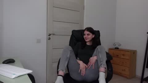 Snapshot of agelina_summer chatting on 01.19.25 Agelina Lilly Laura online show from 01.19.25