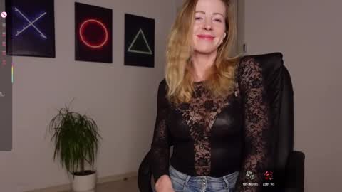 Snapshot of agelina_summer chatting on 03.01.25 Agelina Lilly Laura online show from 03.01.25