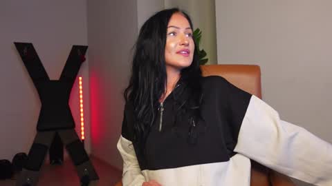 Snapshot of agelina_summer chatting on 12.20.25 Agelina Lilly Laura online show from 12.20.25