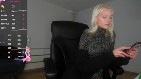 Snapshot of agelina_summer chatting on 02.25.26 Agelina Lilly Laura online show from 02.25.26