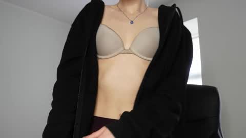 Snapshot of agelina_summer chatting on 03.22.26 Agelina Lilly Laura online show from 03.22.26