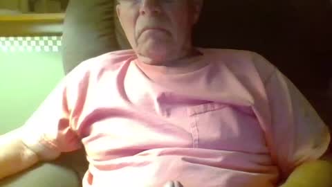 Snapshot of aguynrkfrd chatting on 09.29.25 aguynrkfrd online show from 09.29.25