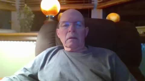 Snapshot of aguynrkfrd chatting on 12.18.25 aguynrkfrd online show from 12.18.25