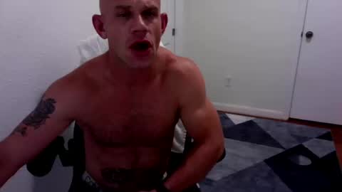 Snapshot of ahern1985 chatting on 10.19.25 ahern1985 online show from 10.19.25