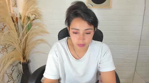 Snapshot of ahisha09 chatting on 01.26.25 Ahisha online show from 01.26.25