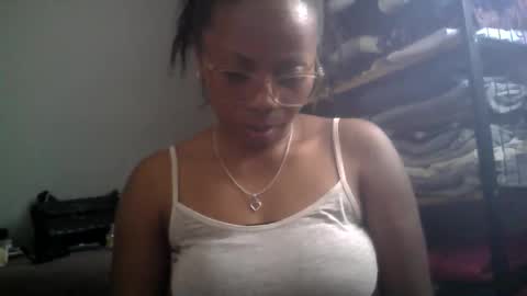 Aicha boobs online show from 11.10.25