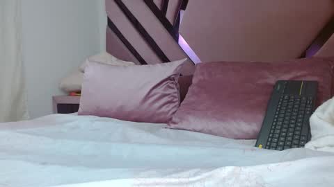 Snapshot of aiilynsmiith chatting on 10.23.25 aiilynsmiith online show from 10.23.25