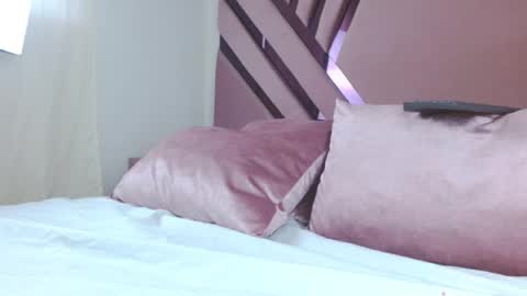 Snapshot of aiilynsmiith chatting on 11.10.25 aiilynsmiith online show from 11.10.25