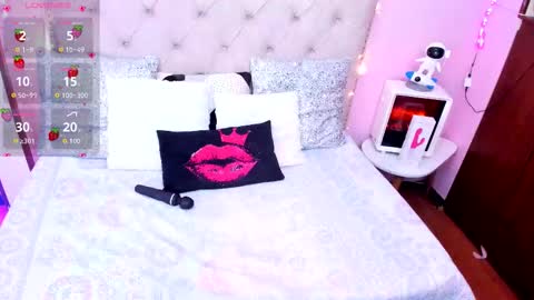 Snapshot of aileen_brown chatting on 10.28.25 Aileen online show from 10.28.25