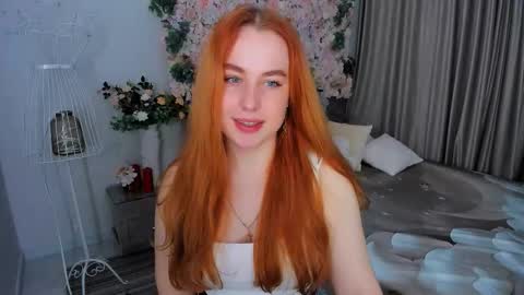 Snapshot of airysilhouette chatting on 11.19.25 Louise online show from 11.19.25