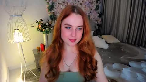 Snapshot of airysilhouette chatting on 11.30.25 Louise online show from 11.30.25