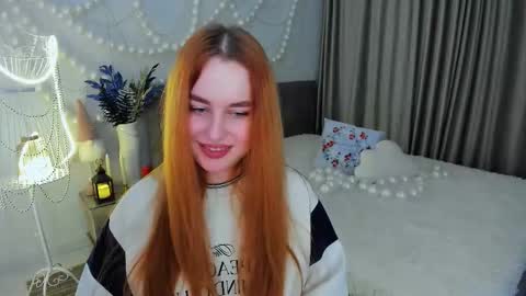 Snapshot of airysilhouette chatting on 12.19.25 Louise online show from 12.19.25