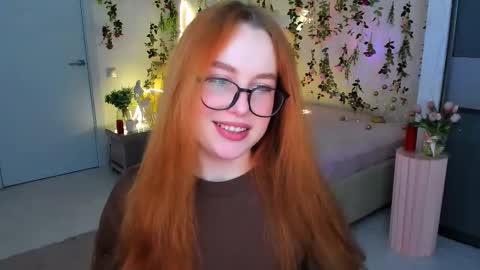 Snapshot of airysilhouette chatting on 02.06.26 Louise online show from 02.06.26