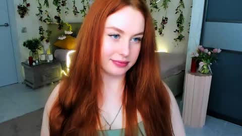 Snapshot of airysilhouette chatting on 06.05.26 Louise online show from 06.05.26