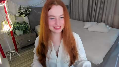 Snapshot of airysilhouette chatting on 06.06.26 Louise online show from 06.06.26