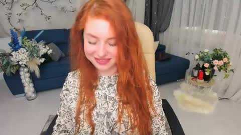 Snapshot of airysilhouette chatting on 06.10.26 Louise online show from 06.10.26