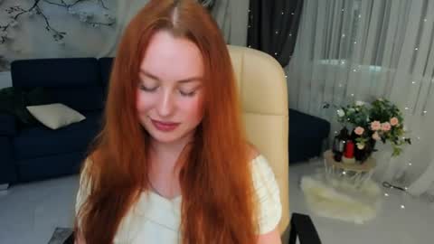Snapshot of airysilhouette chatting on 06.16.26 Louise online show from 06.16.26