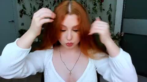 Snapshot of airysilhouette chatting on 06.21.26 Louise online show from 06.21.26