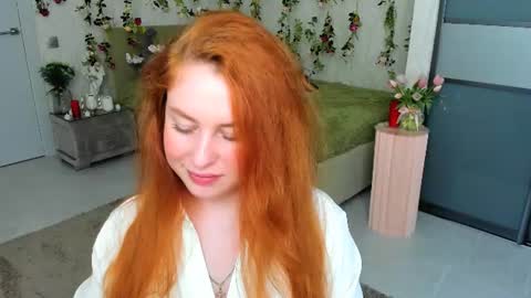Snapshot of airysilhouette chatting on 06.29.26 Louise online show from 06.29.26