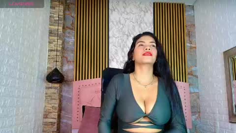 Snapshot of aisha__cambell chatting on 05.13.26 aisha__cambell online show from 05.13.26