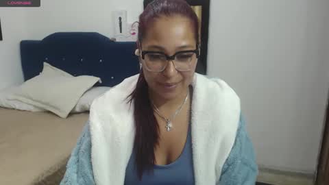 aisha_french online show from 06.09.26