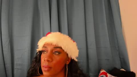 Snapshot of aisha_w10 chatting on 12.28.24 Aisha online show from 12.28.24