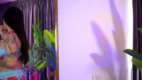 Snapshot of aishaaya chatting on 12.29.24 Lora online show from 12.29.24