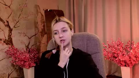 Snapshot of aishiro chatting on 11.24.25 aishiro online show from 11.24.25