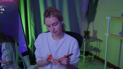 Snapshot of aishiro chatting on 11.28.25 aishiro online show from 11.28.25