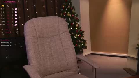 Snapshot of aishiro chatting on 12.15.25 aishiro online show from 12.15.25