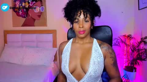 Snapshot of aitana_brown chatting on 05.19.26 Aitana Brown online show from 05.19.26