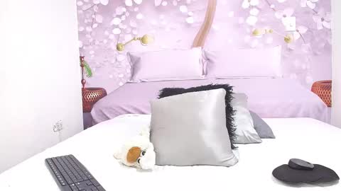 Snapshot of aixa_06 chatting on 03.09.26 AIXA online show from 03.09.26